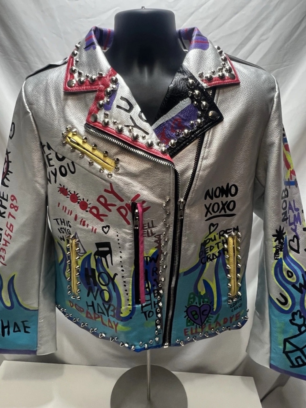 HONEY POT SX FAUX LEATHER SILVER JACKET -WOMENS SIZE 3XL -GRAFFITI - STUDS - NWT